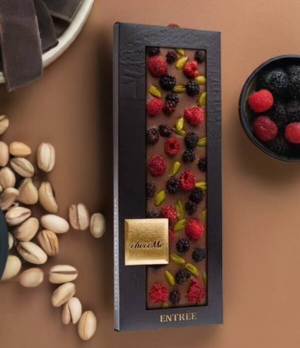 chocoMe Chocolate con Leche 43% con Pistacho, Mora y Frambuesa Entera